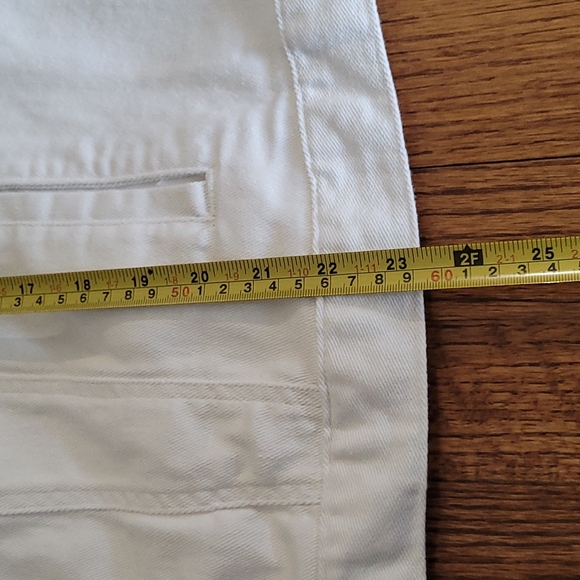 White Denim Plus Size 32W Jean Jacket with Metal Rivet Closure - Picture 10 of 11